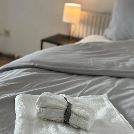 6 Bed Flat In * Mönchengladbach